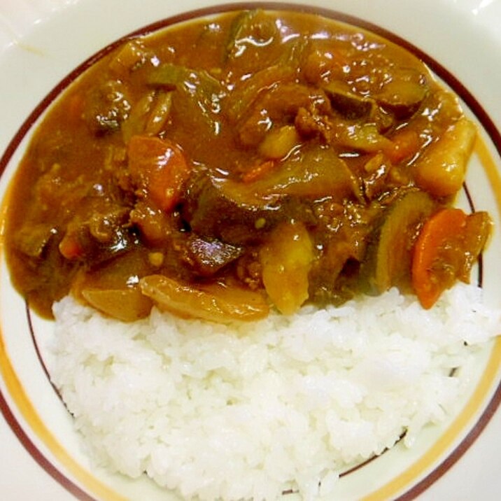 野菜たっぷりとカレー粉で作る☆カレーライス☆